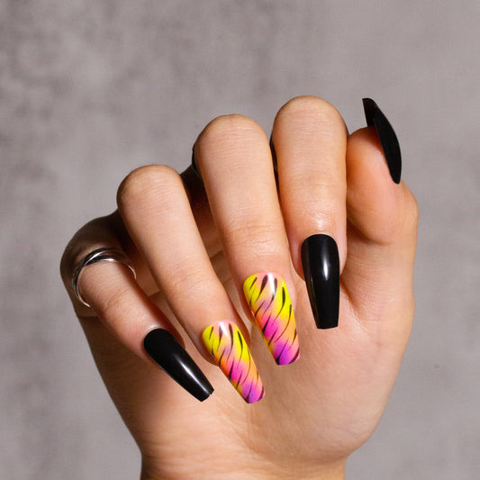 Medium Press on Nails Colorful Stripes