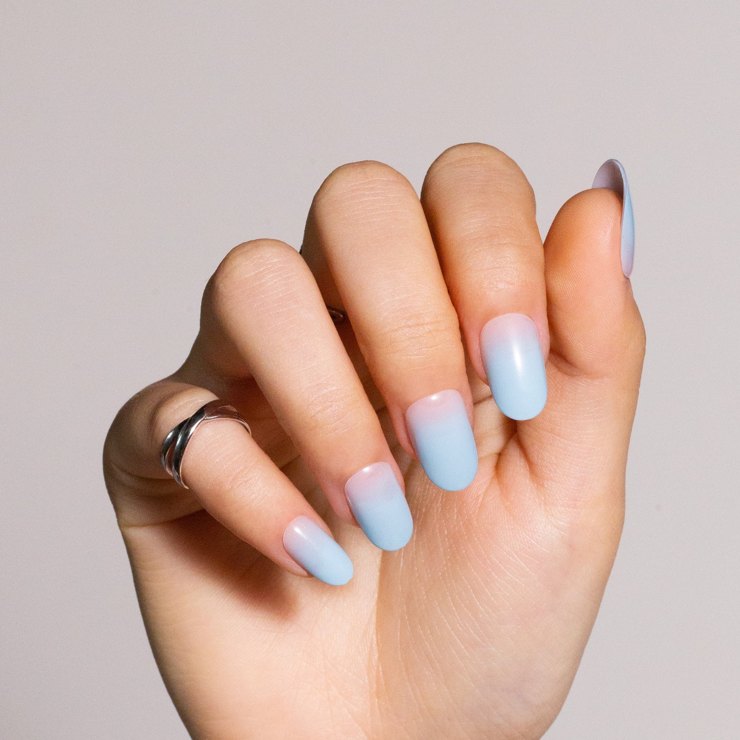 Sky Blue Press on Nails Short Round Gradient Blue Solid Color