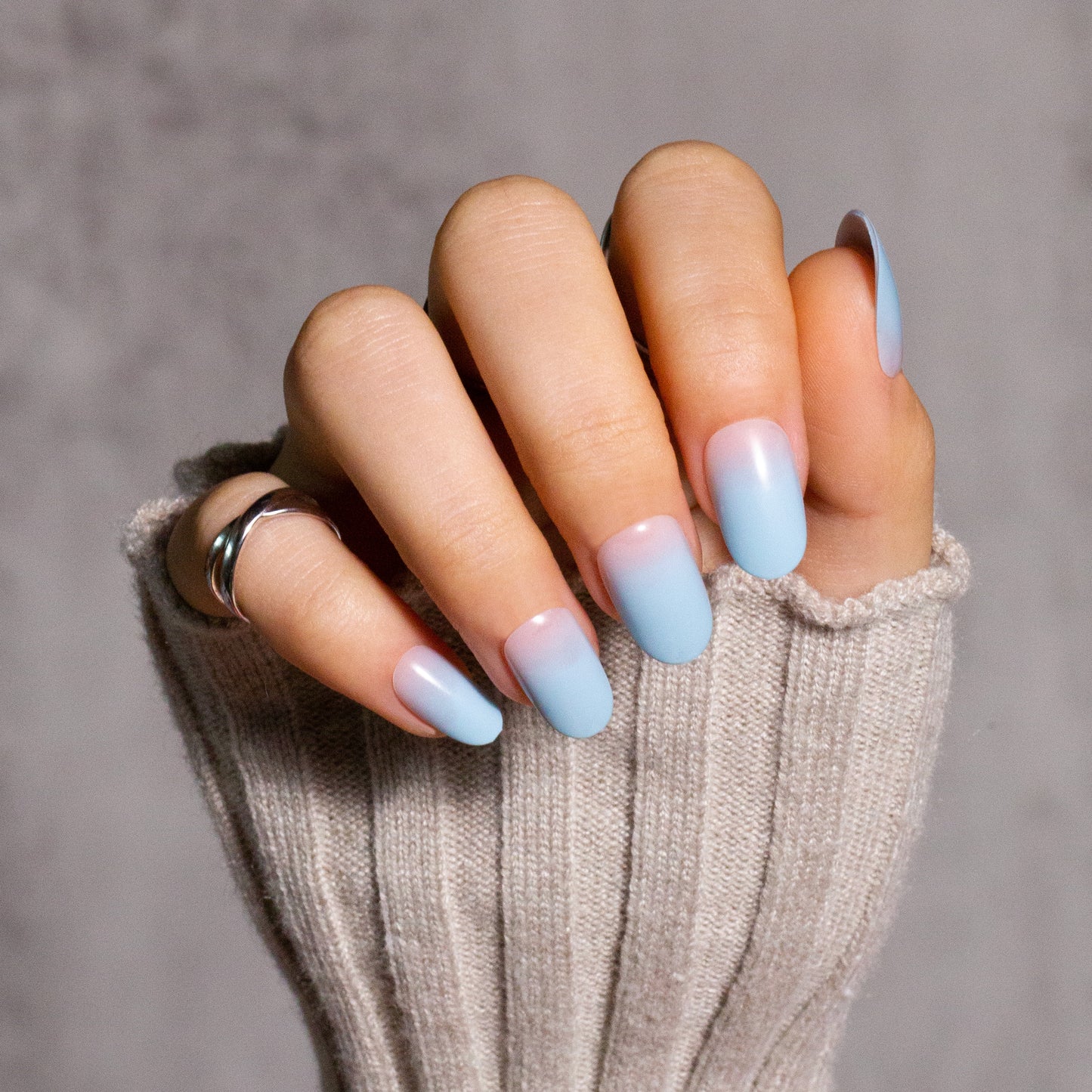 Sky Blue Press on Nails Short Round Gradient Blue Solid Color